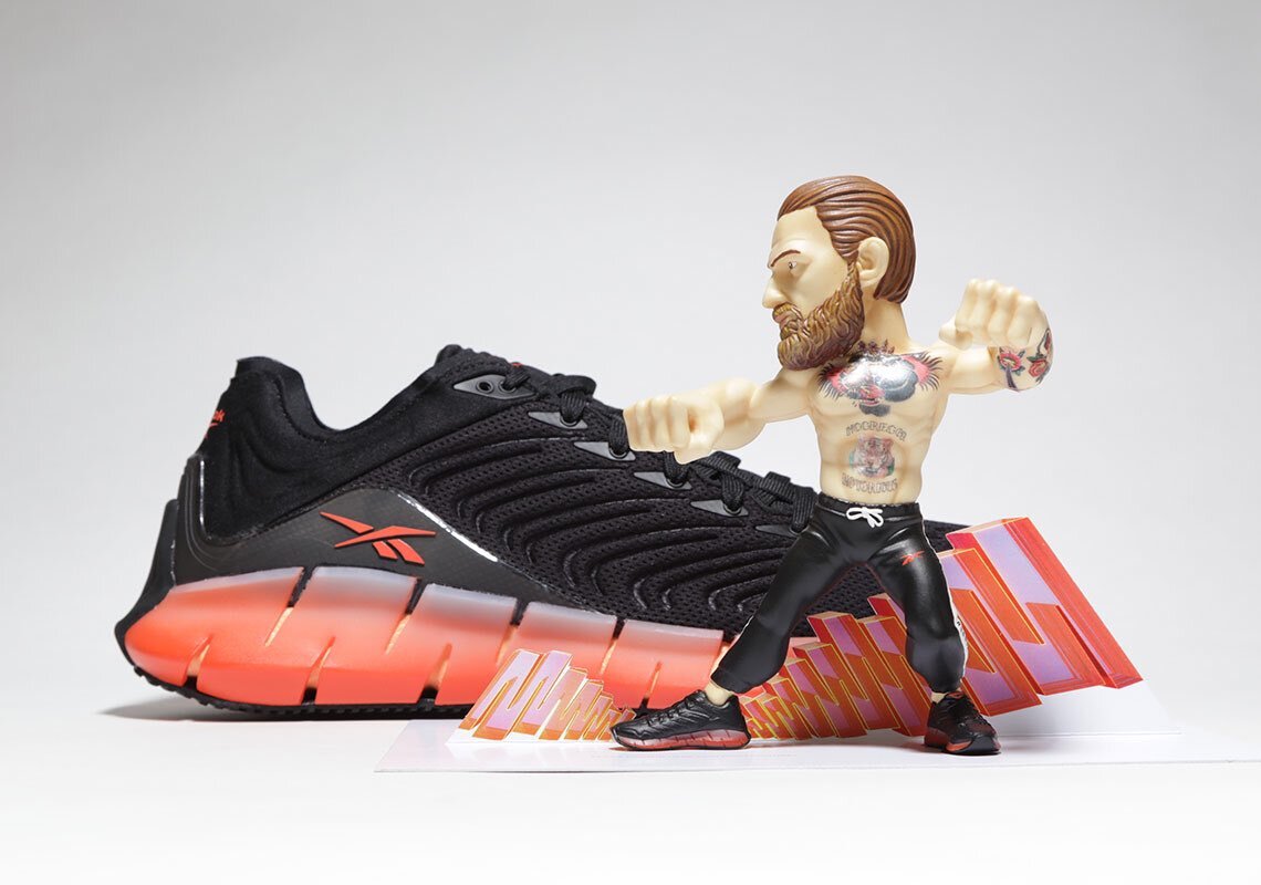 Это Reebok Zig Kinetica: не именная модель ирландца, но для него компания сделала расцветку с черным верхом и красным низом. 
https://pbs.twimg.com/media/EOMGE-kW4AIRb--.jpg