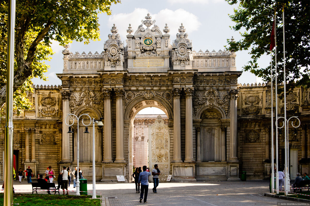 парадные ворота. фото взято с сервиса Яндекс картинки.