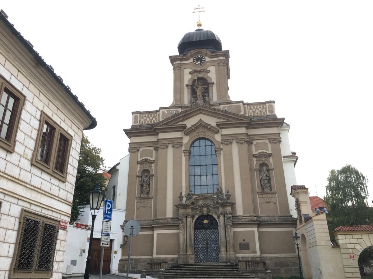 Европа город Прага костел св. Яна Непомуцкого 