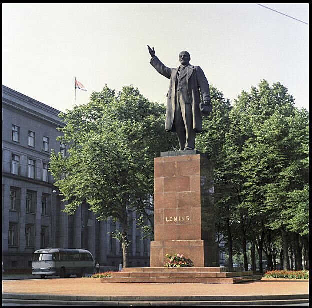 Памятник В. И. Ленину в Риге. Сейчас его нет. Фото: Яна Тихонова