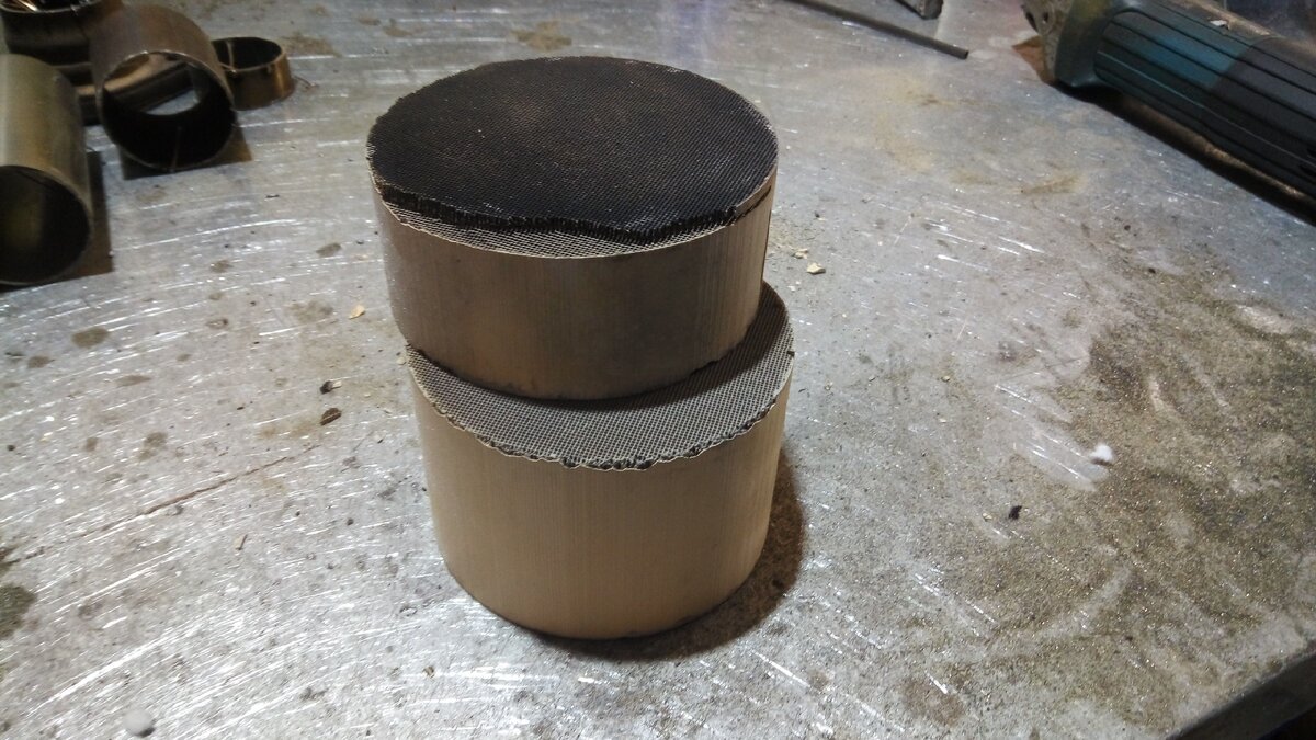 Катализаторы автомобиля KIA RIO X-Line 2020 года с пробегом 200 км.