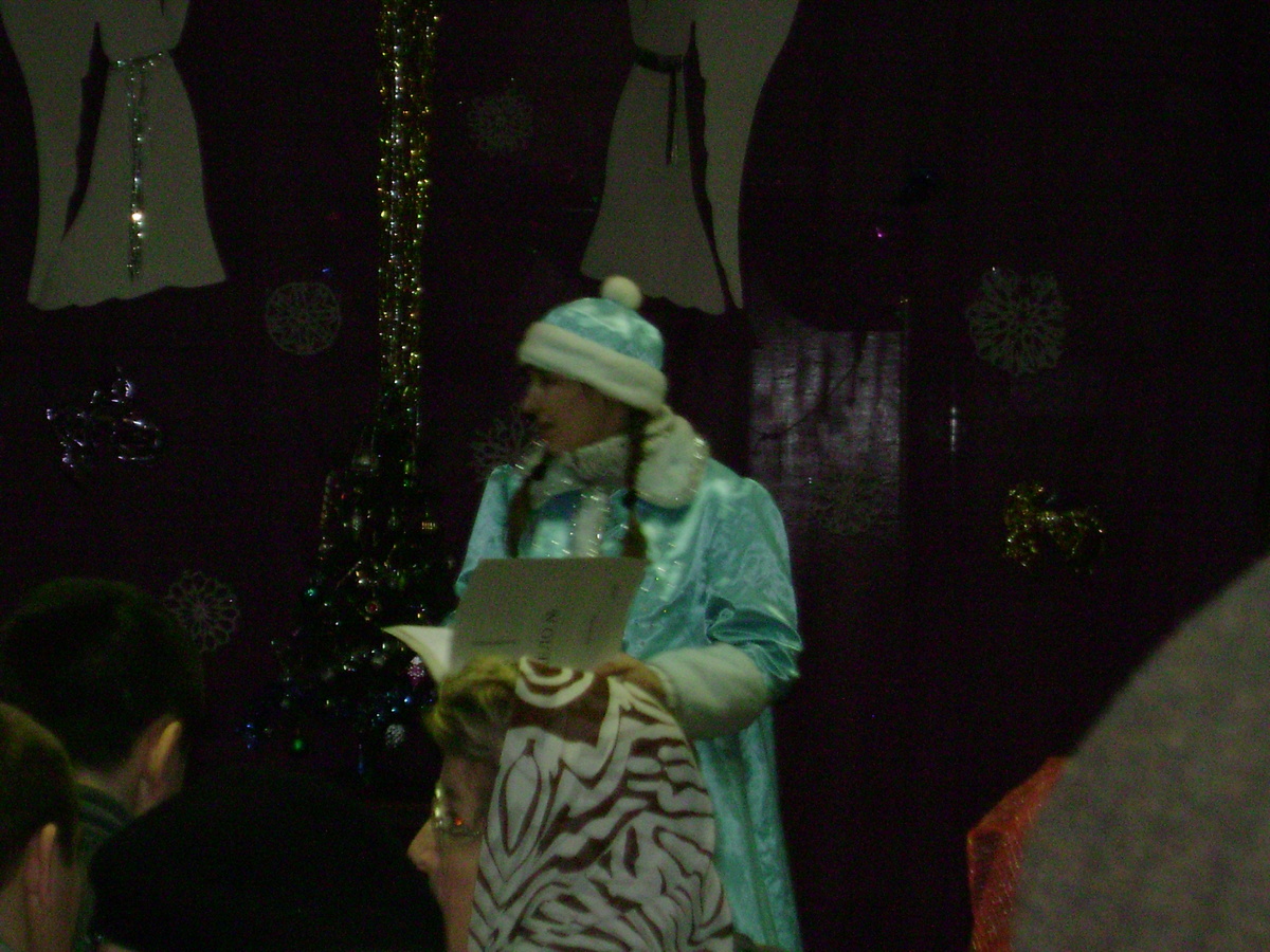 А это я -снегурочка- желаю всем исполнения желаний в новом году.Пусть все будет хорошо!