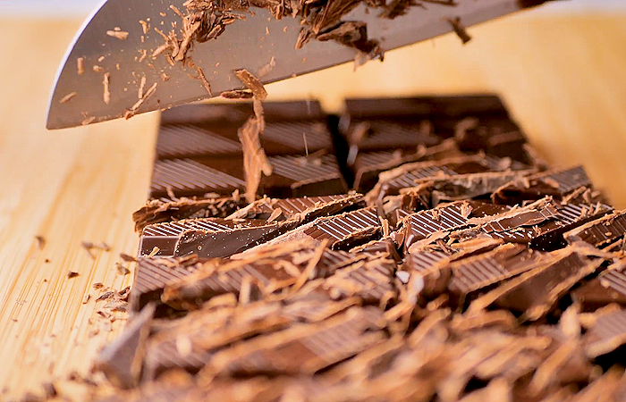 Измельчаем шоколад