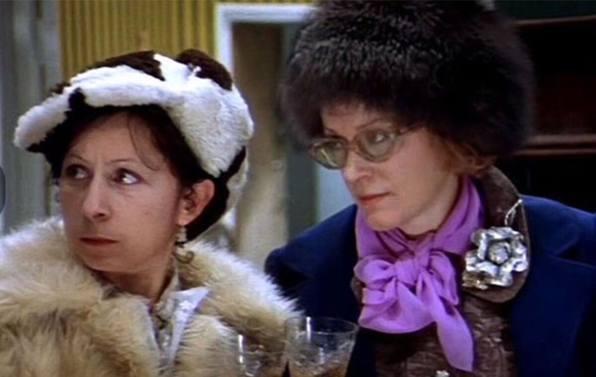 кадр из фильма "Ирония судьбы или с легким паром"