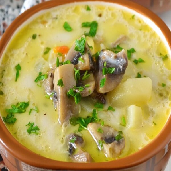 Необыкновенно вкусное блюдо: сырный суп-пюре с грибами