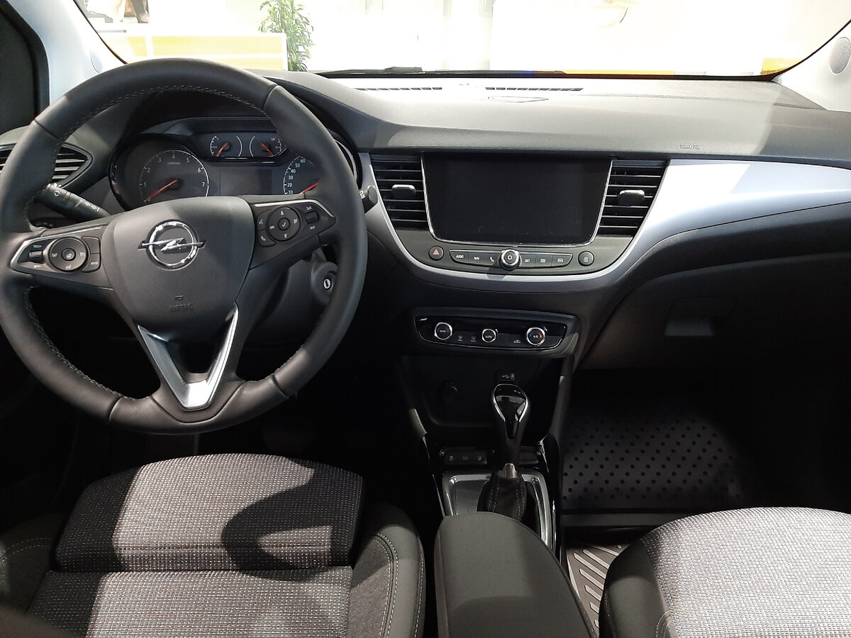 Opel Crossland 2021 - салон