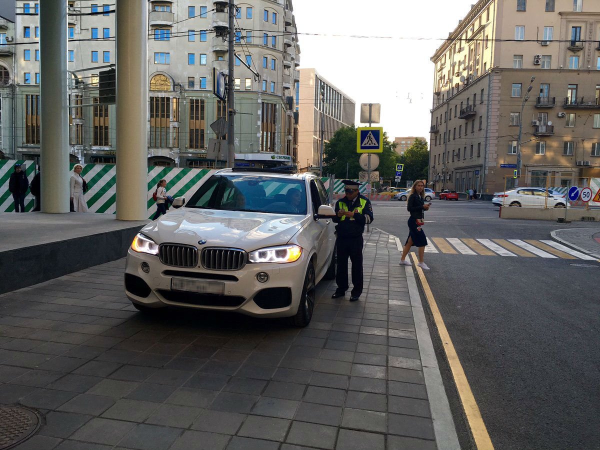 Парковка на тротуаре