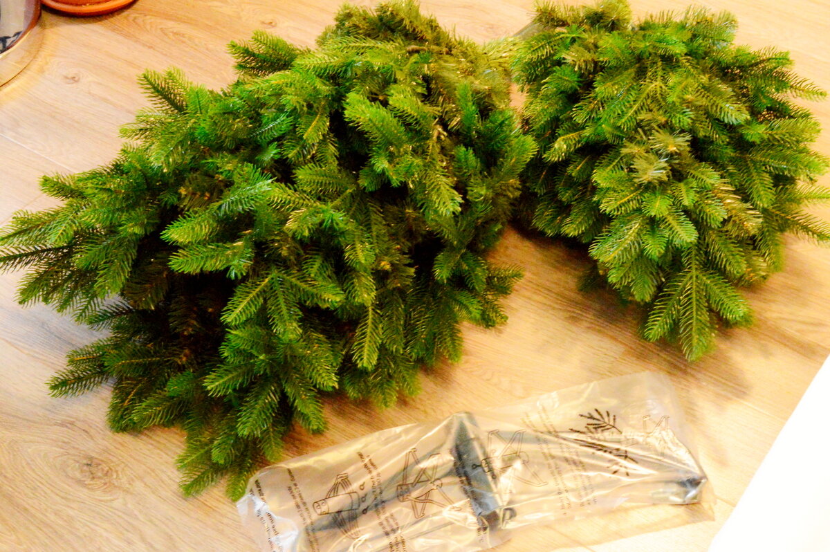 Состоит из двух частей + подставка
