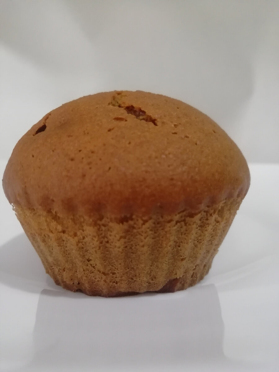 Кекс медовый с изюмом.