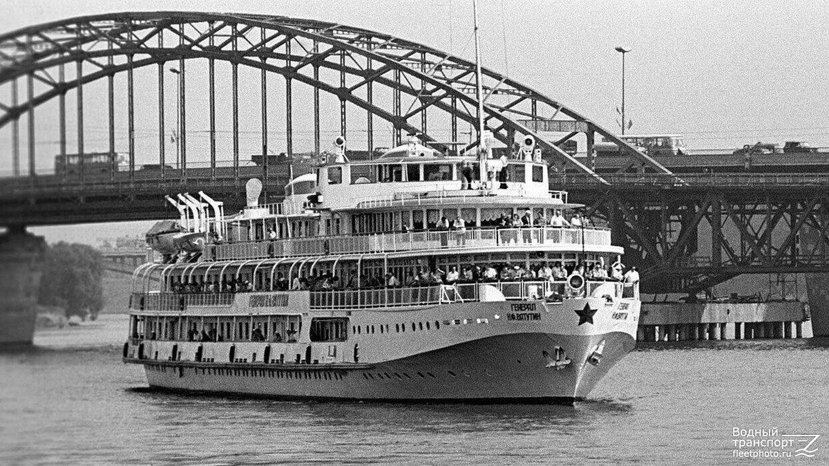 Канал имени Москвы Московская область, Химки
Ленинградский мост. Фото с сайта fleetphoto.ru