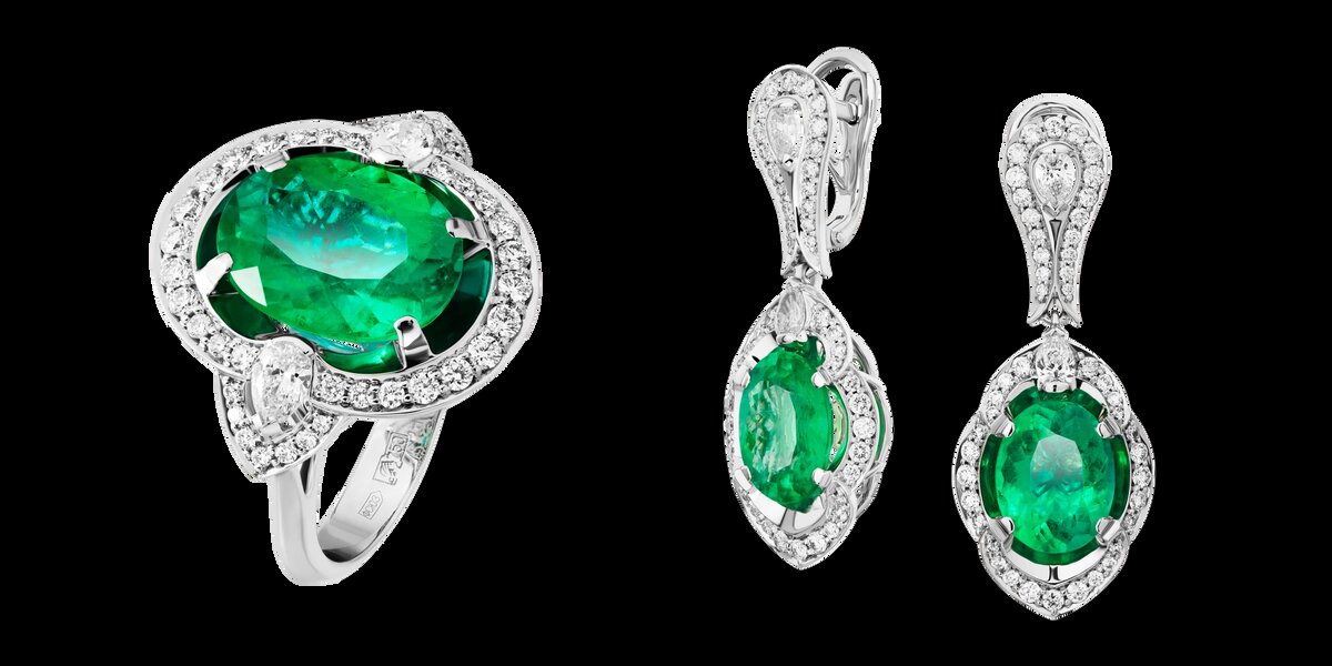 На фото: Кольцо и серьги с бразильскими изумрудами "Главная роль"