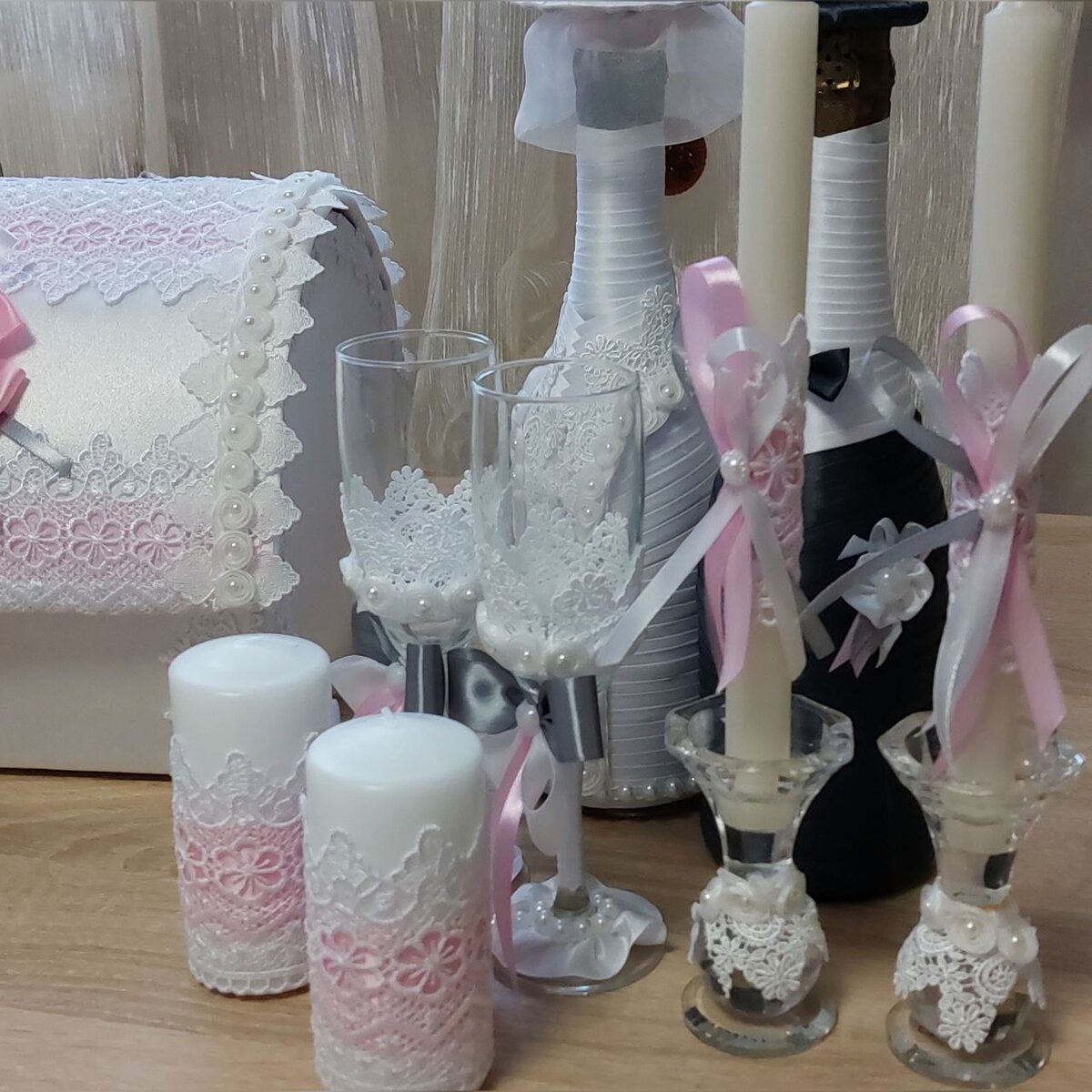 Свадебные аксессуары - набор со свечами, бокалами и украшением на шампанское в синем цвете