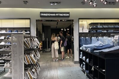    Примерочная в магазине H&M ©Арина Никитина РИАМО