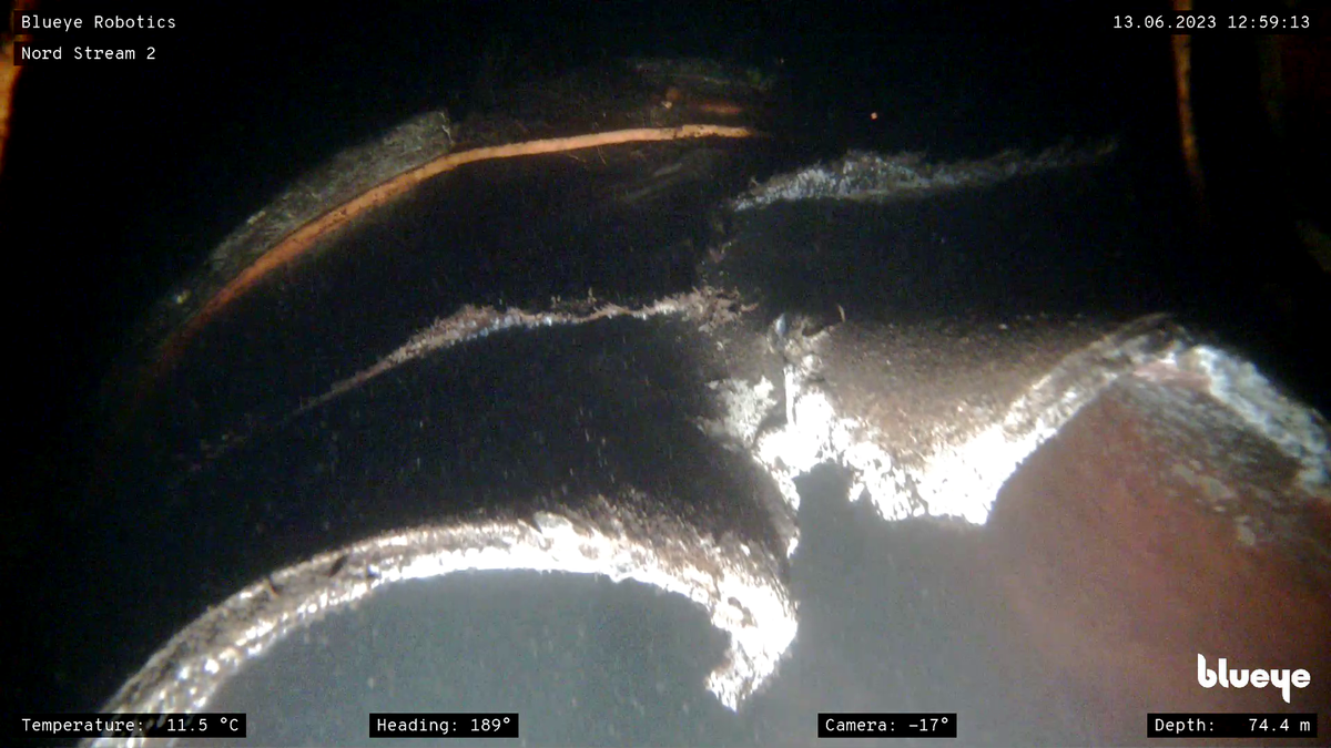 На днях в Германии и других странах ЕС активно распространяли листовки с послужным списком диверсий и терактов совершённых страной, которую они - европейцы - делают вид, что спасают. В списке была и Даша Дугина, и мост и много чего ещё. Включая "Москва-Сити". Не уж-то вишенкой на торте будут и трубы газопровода? С другой стороны: сливай так, сливай...