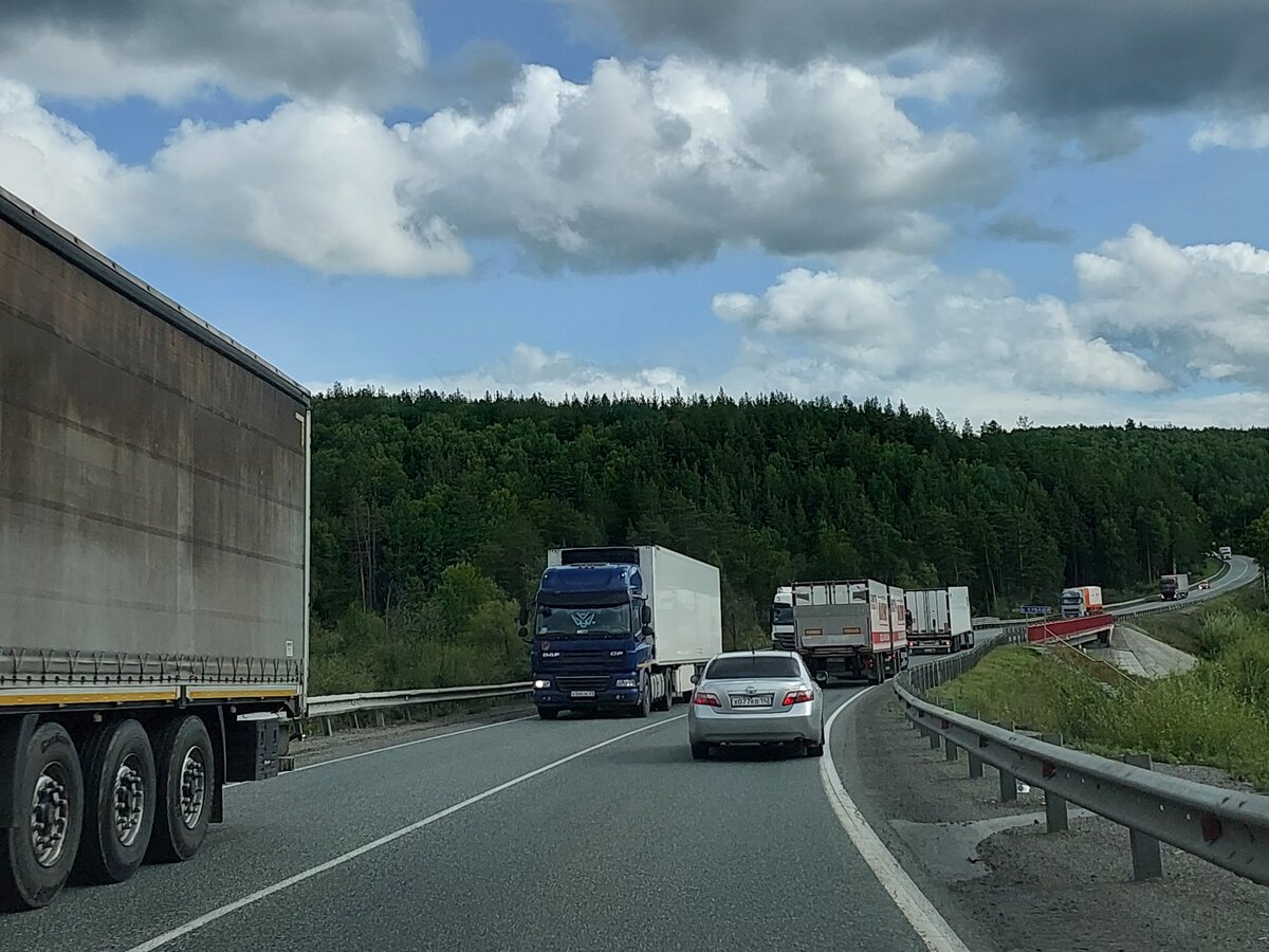 Трасса М5 Урал, дорога через Уральские горы, фото автора