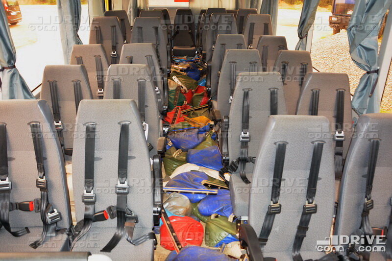 Вместо школьников в салоне мешки с балластом