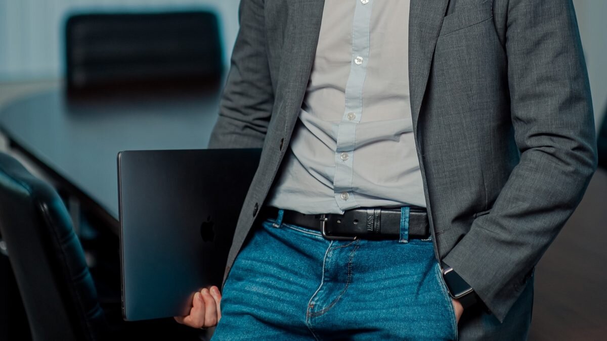    Фото: Dan Cornilov / Unsplash Август Макаров