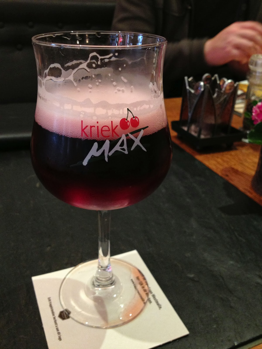 А это эксклюзивное вишнёвое бельгийское пиво. Только тут такое варят. На вкус, как вишневый компот с минералкой :)