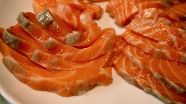    CC BY 2.0 / Naotake Murayama / Salmon Sashimi