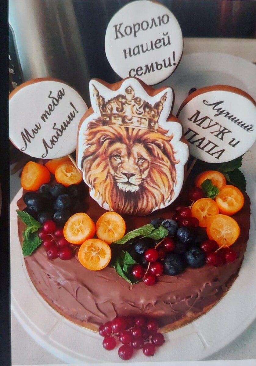 Пекли тортик с Ваней папе на день рождения