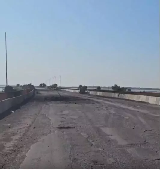 Первый удар по Чонгарскому мосту. Июнь 2023 года. Источник - РИА Новости.