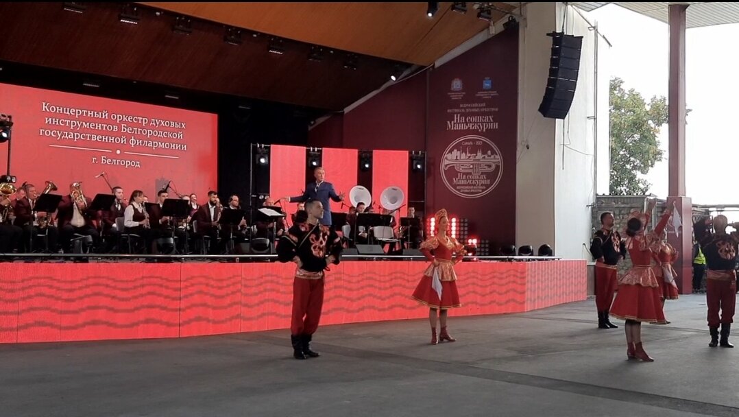 Выступление духового оркестра из Белгорода с танцевальным коллективом.