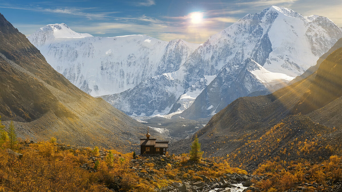 Altai ist ein einzigartiger Ort; er liegt auf dem Territorium von vier Ländern – Russland, der Mongolei, Kasachstan und China.  Der russische Altai liegt im Süden Westsibiriens.