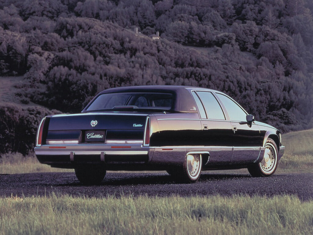 По оформлению кормы Fleetwood Brougham однозначно угадывалась марка Cadillac