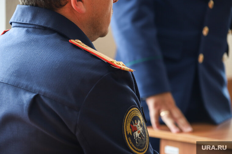    Следователи хотят выяснить, как пистолет мог оказаться у подростков