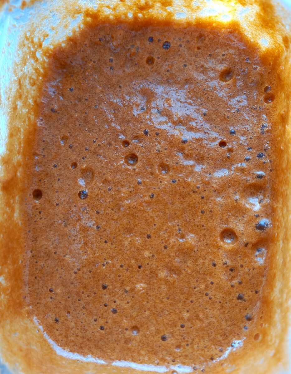 Пена после выжатого сока у меня получилась густая и конечно мы ее очень вкусно скушали со сливками и сахаром👍