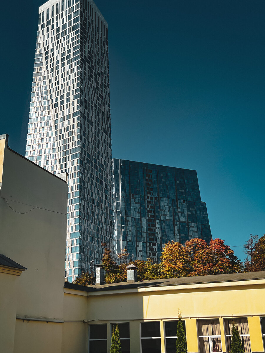 Высотка на Мосфильмовской видна почти отовсюду  