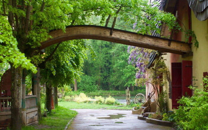 
Добро пожаловать в поместье Жёлтая мельница.
