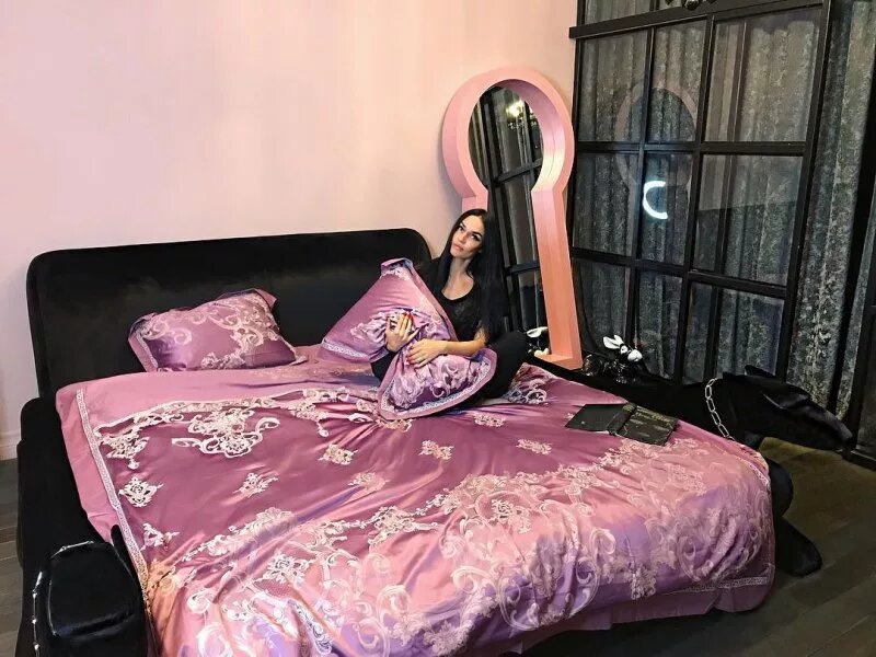 Дом Новости / Алена Водонаева занялась виртуальным сексом с мужем