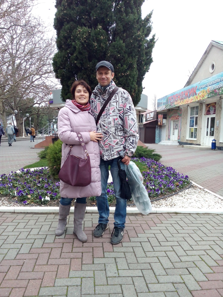 Мы в Геленджике в начале января 2018 года, фотографирует наш сын.