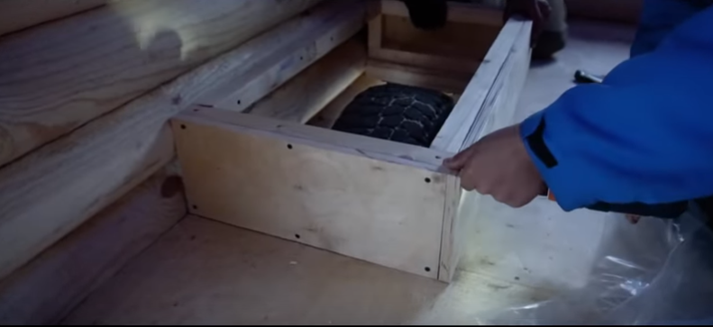 Мужики построили дерявянный дом на базе Уазика, вот что у них получилось