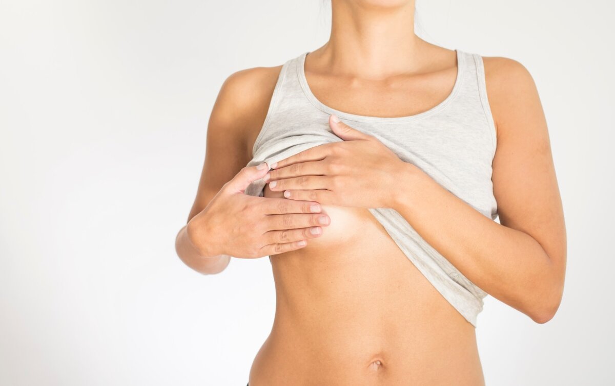 Почему болит грудь во время месячных? | Открытая Клиника | Дзен