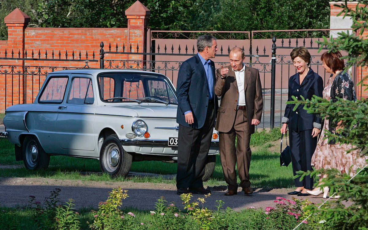 Фото путина в машине