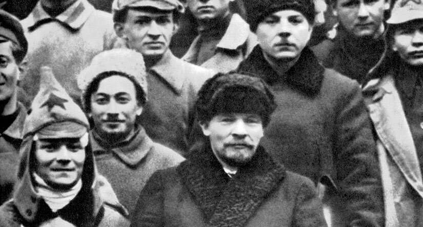 Ленин среди делегатов X съезда — участников подавления Кронштадтского восстания