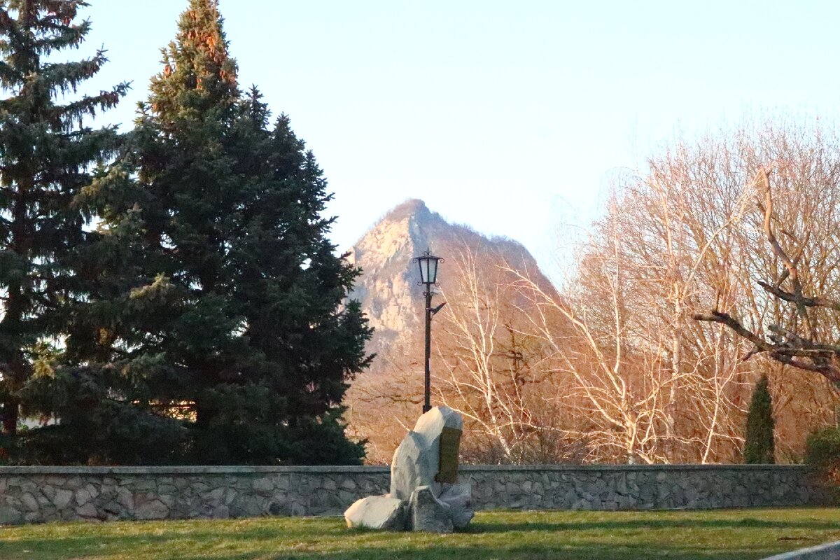 курортный парк железноводск каскадная лестница. кисловодск 2023. железноводск осенью. железноводск озеро. железноводск благоустройство.