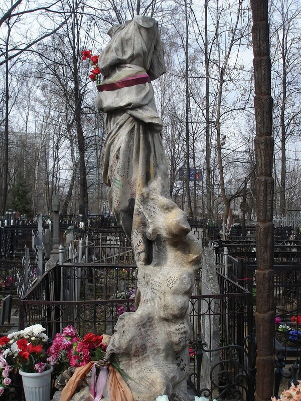 Памятник на гипотетической могиле Соньки Золотой Ручки