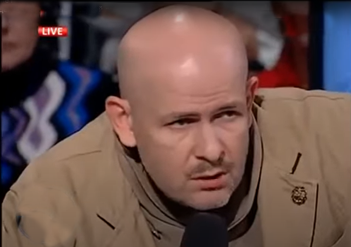 Олесь Бузина, украинский писатель, убит в Киеве среди бела дня. Убийцы отпущены.