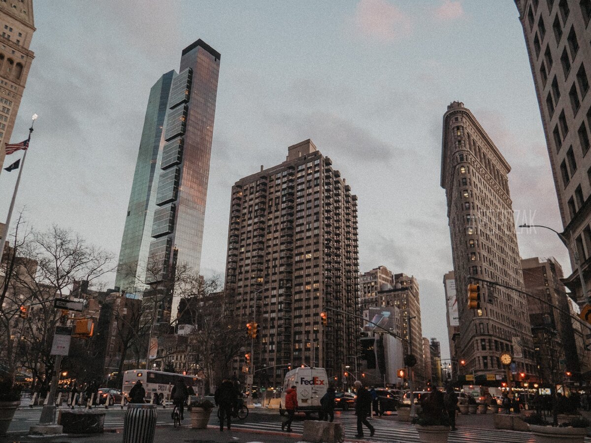 Flatiron Public Plaza - знаменитый дом "Утюг"