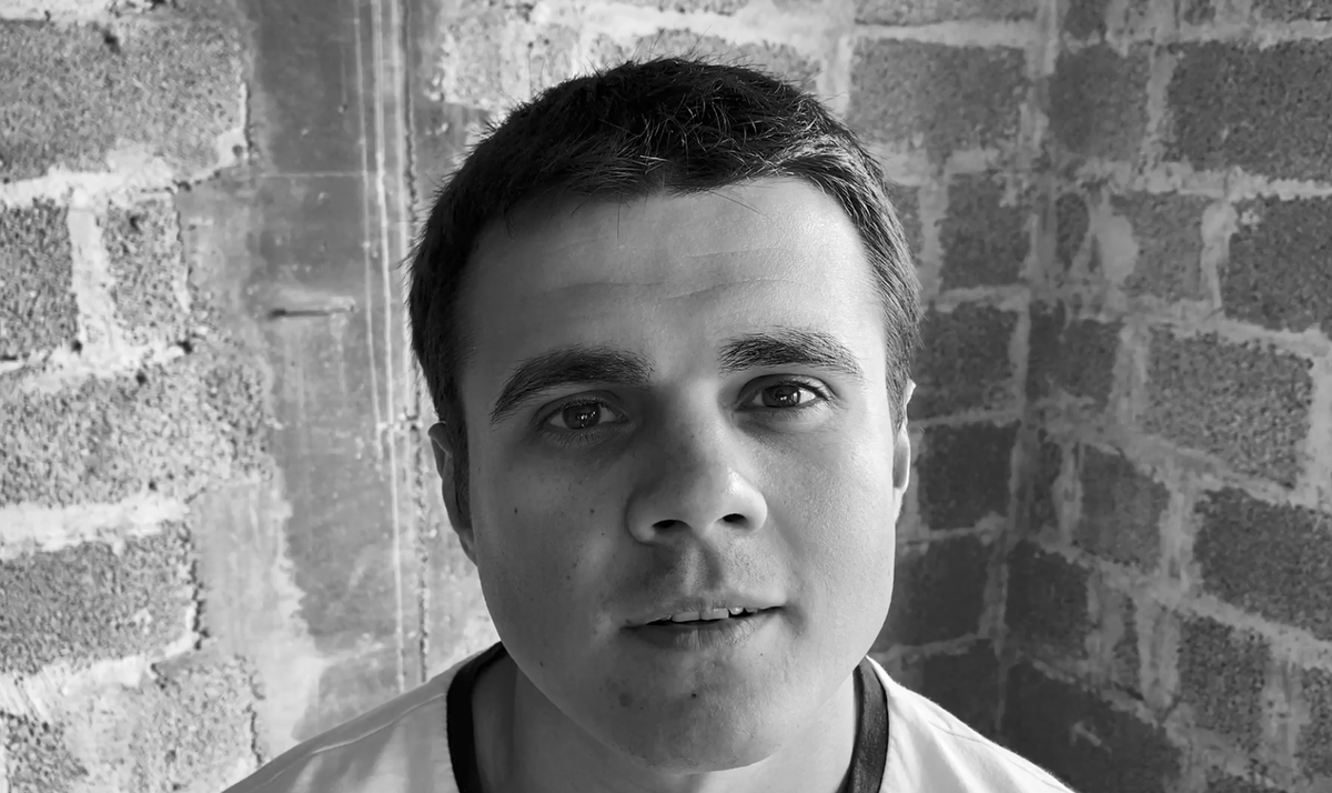 Чтец Максим Дзюбак