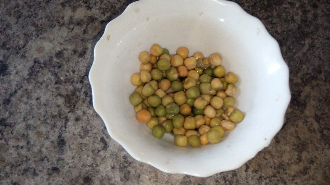 Горох раньше замачивала, чтобы он разбух.