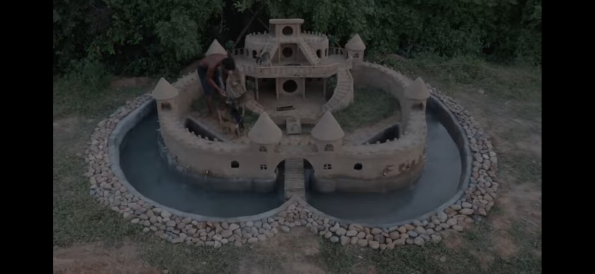 Домик с бассейном для щенков