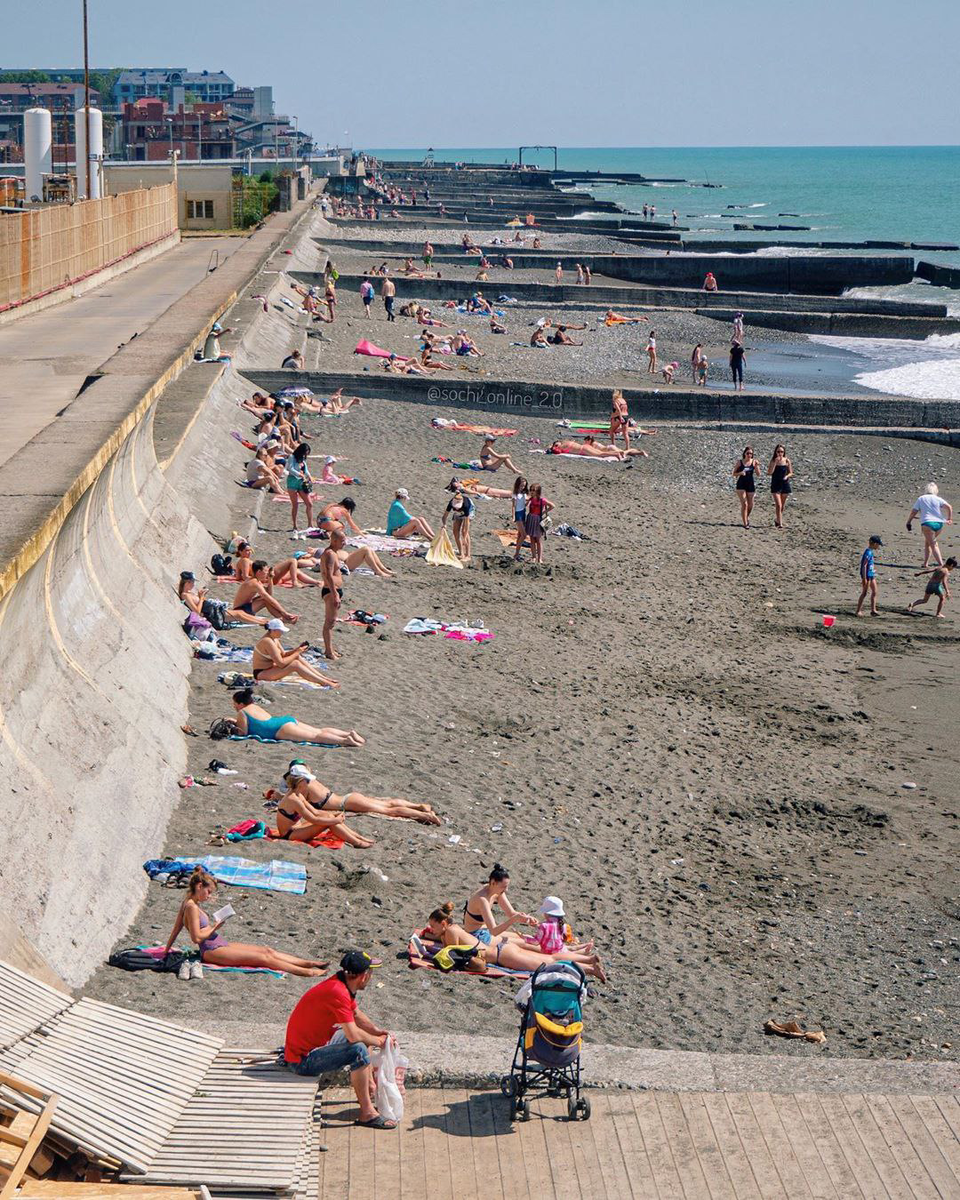 Примерно так выглядят пляжи, пока полиция не разогнала