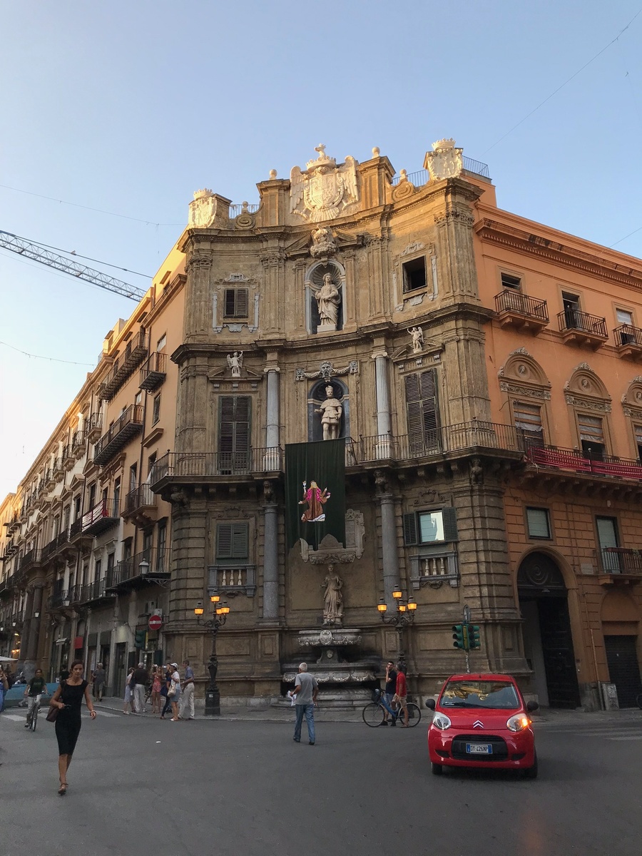 Барочная площадь Кватро Канти