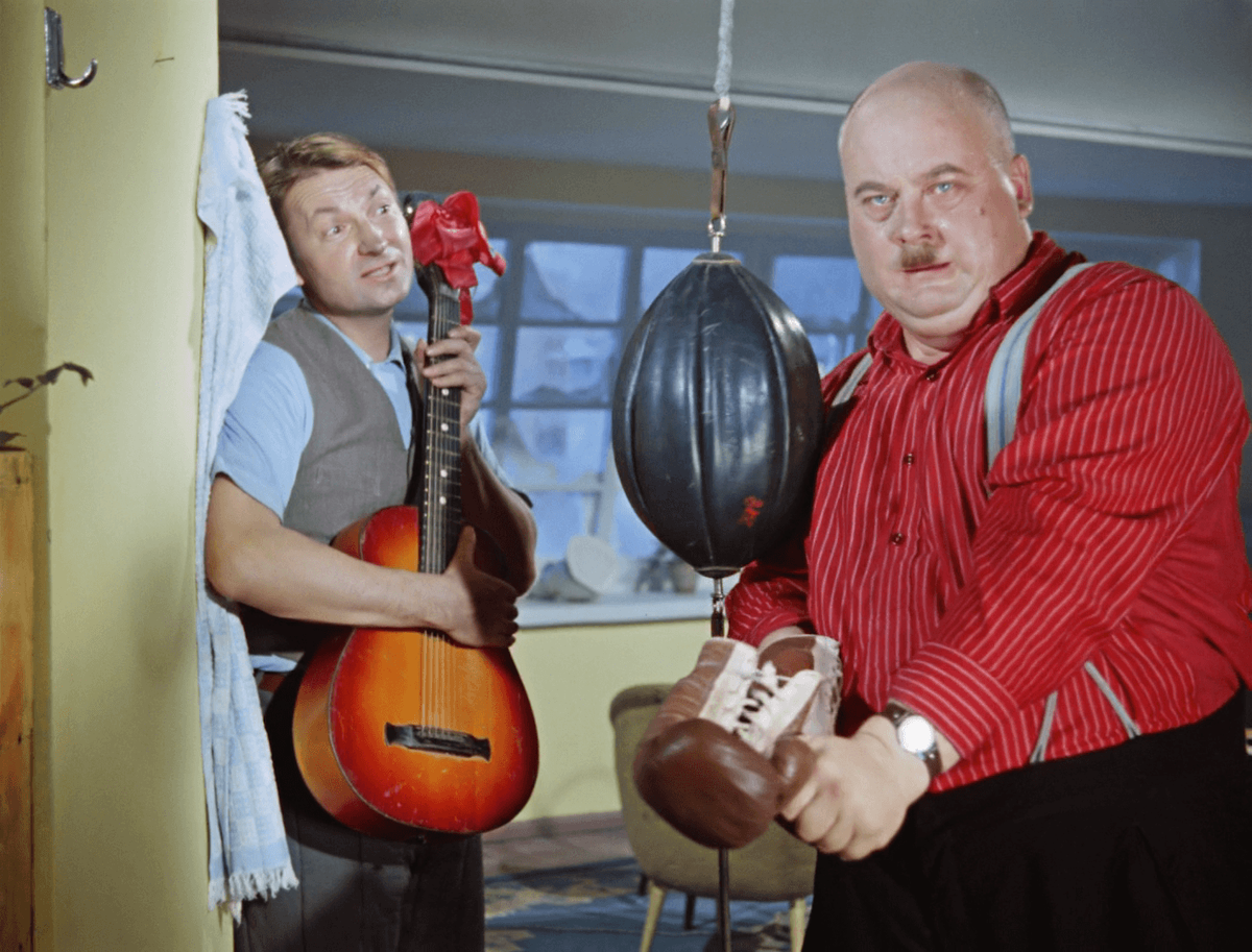 Кадр из фильма "Операция «Ы» и другие приключения Шурика"