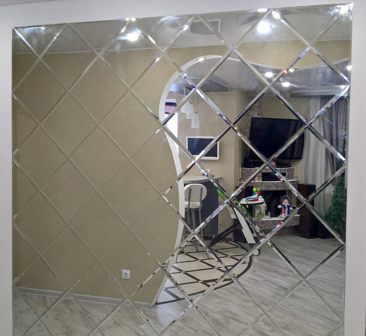 Зеркальное панно