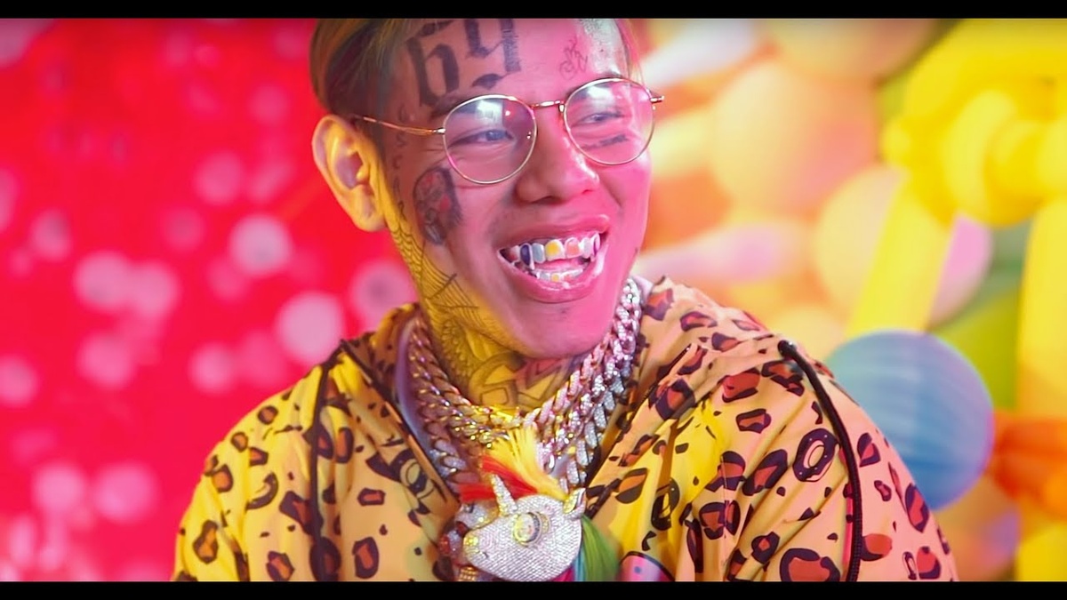 Кадр из клипа 6ix9ine "FEFE" 